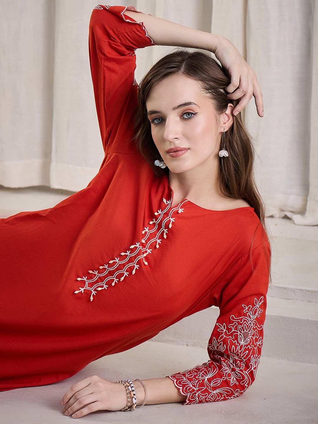 Dhiyona IE Women Ethnic Motifs Embroidered Cotton Kurta with Trousers