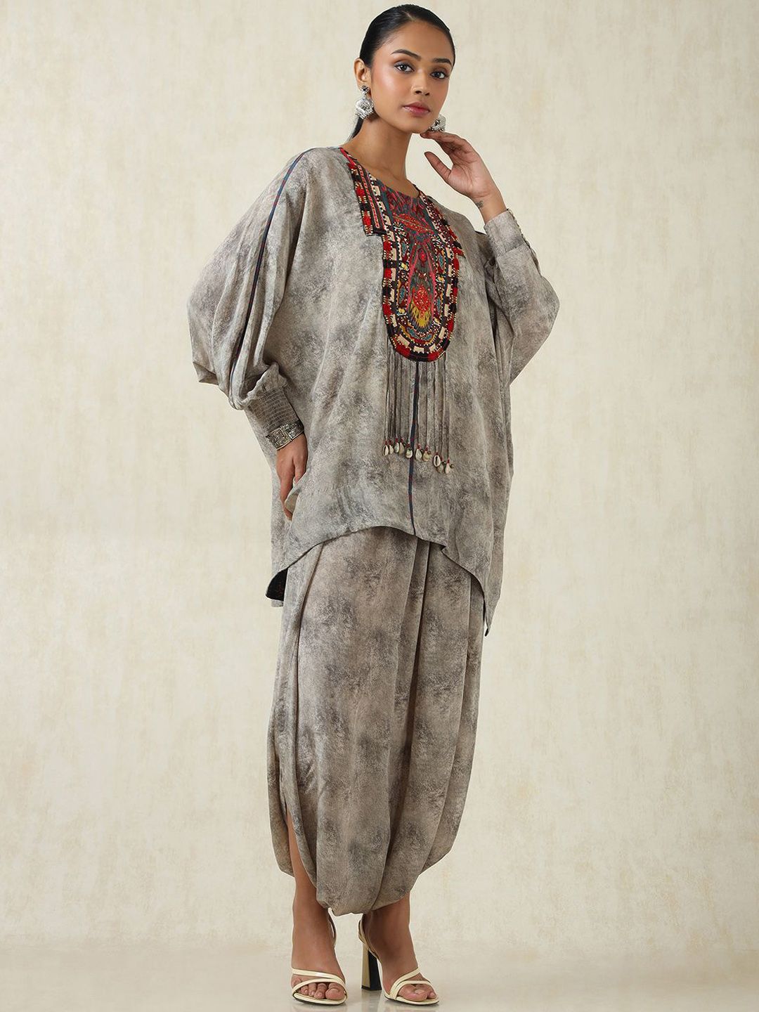 Dhiyona SO Women's Dyed Thread Work Round Neck Puffed Sleeves A-Line Kurta With Trousers