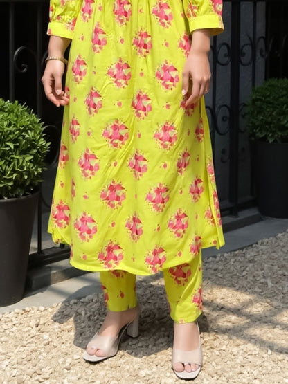 Women Floral Printed Regular Pure Cotton Kurta With Trousers