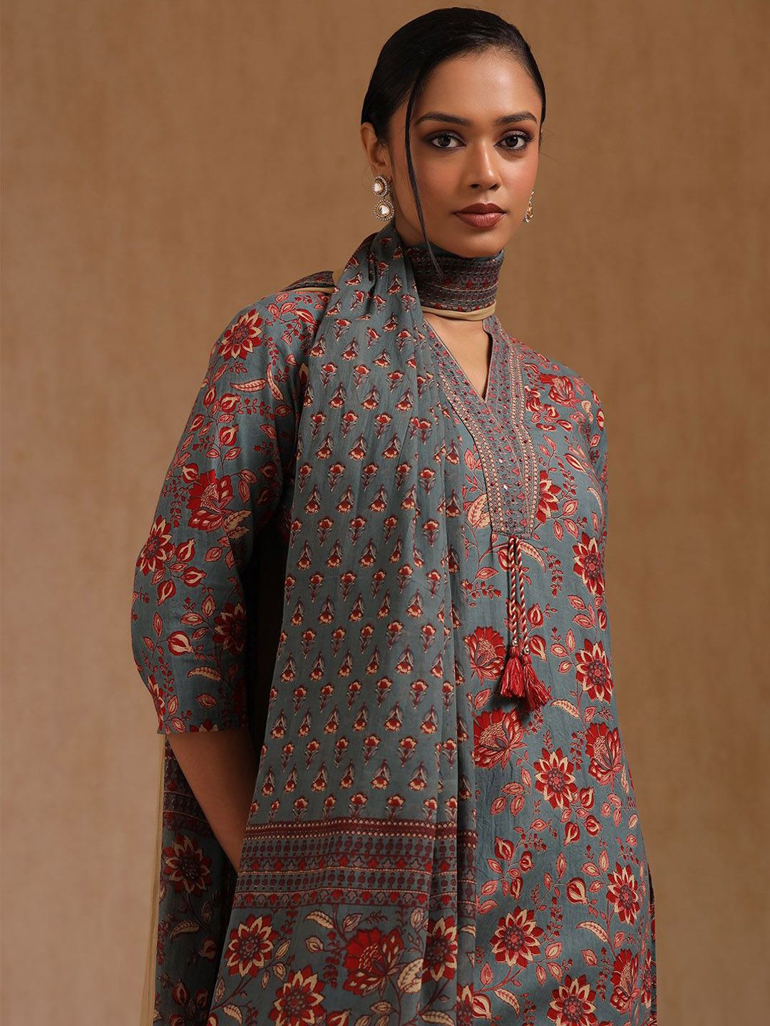Dhiyona SO Women's Women Floral Printed Kurta With Trousers & With Dupatta