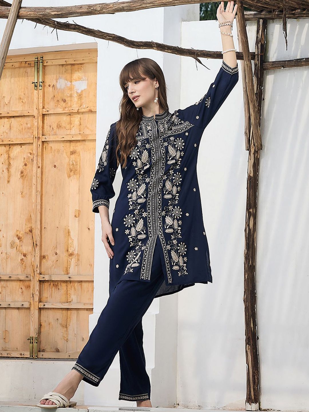 Ethnic Motifs Embroidered Thread Work Kurta With Trousers