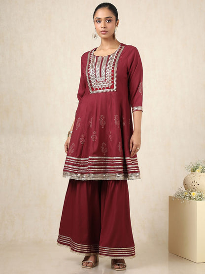 Dhiyona SO Women's Women Floral Striped Empire Sequinned Kurta with Sharara & With Dupatta