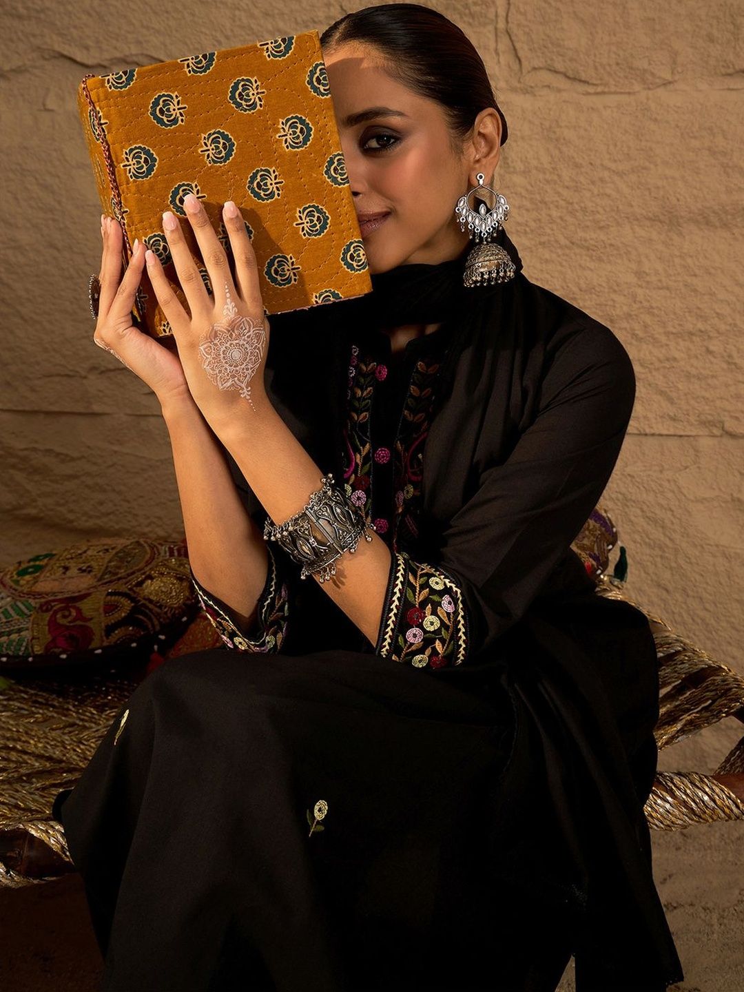 Women Ethnic Motifs Embroidered Thread Work Pure Cotton Kurta Set & Dupatta