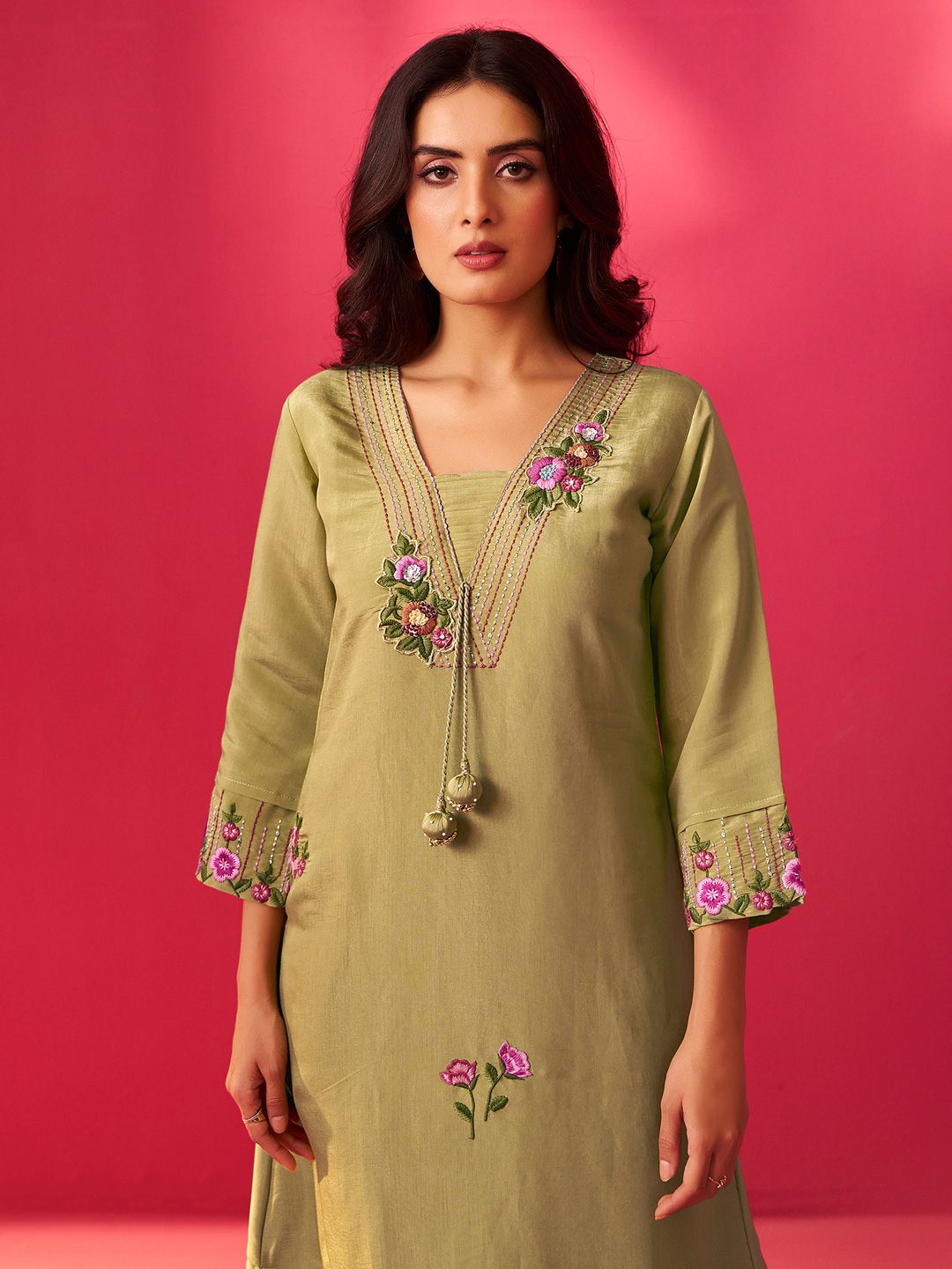 Dhiyona IE Embroidered V-Neck Top With Trousers Co-Ords