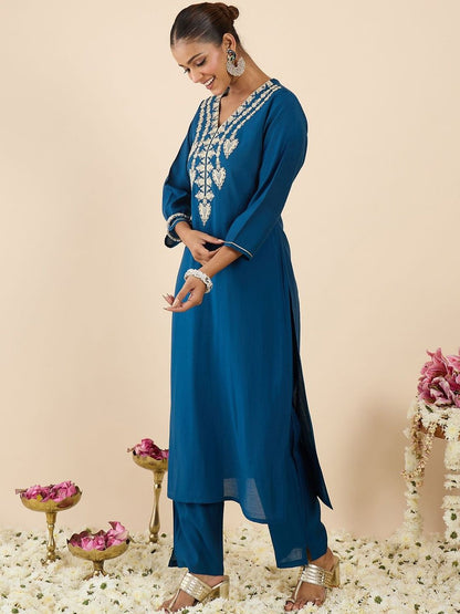 Dhiyona IE Embroidered V-Neck Three-Quarter Sleeves Tunic And Trousers