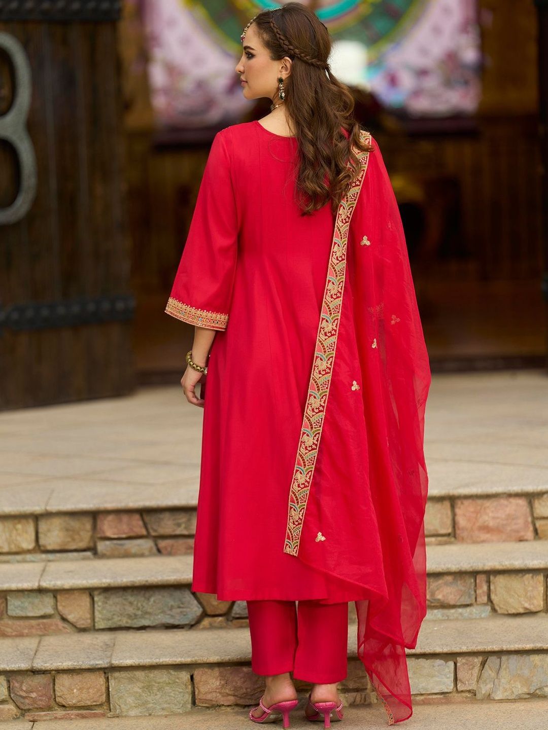 Women Embroidered Regular Thread Work Kurta with Trousers & Dupatta