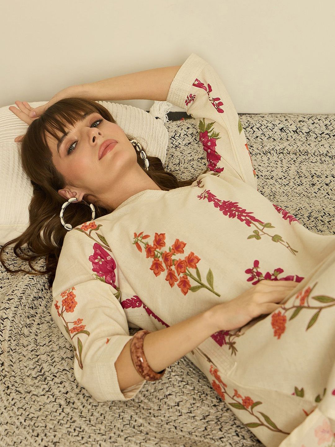 Dhiyona IE Women Printed V-Neck Top and Trousers Co-Ords