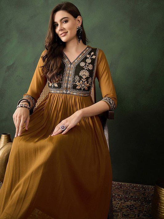 Dhiyona SN Women's Floral Yoke Design Zari Work V-Neck Georgette Straight Kurta With Trouser