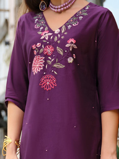 Women Floral Embroidered Regular Thread Work Liva Kurta with Trousers & With Dupatta