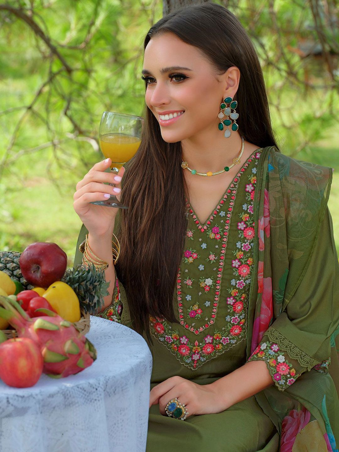 Women Floral Embroidered Thread Work Liva Kurta with Trousers & With Dupatta