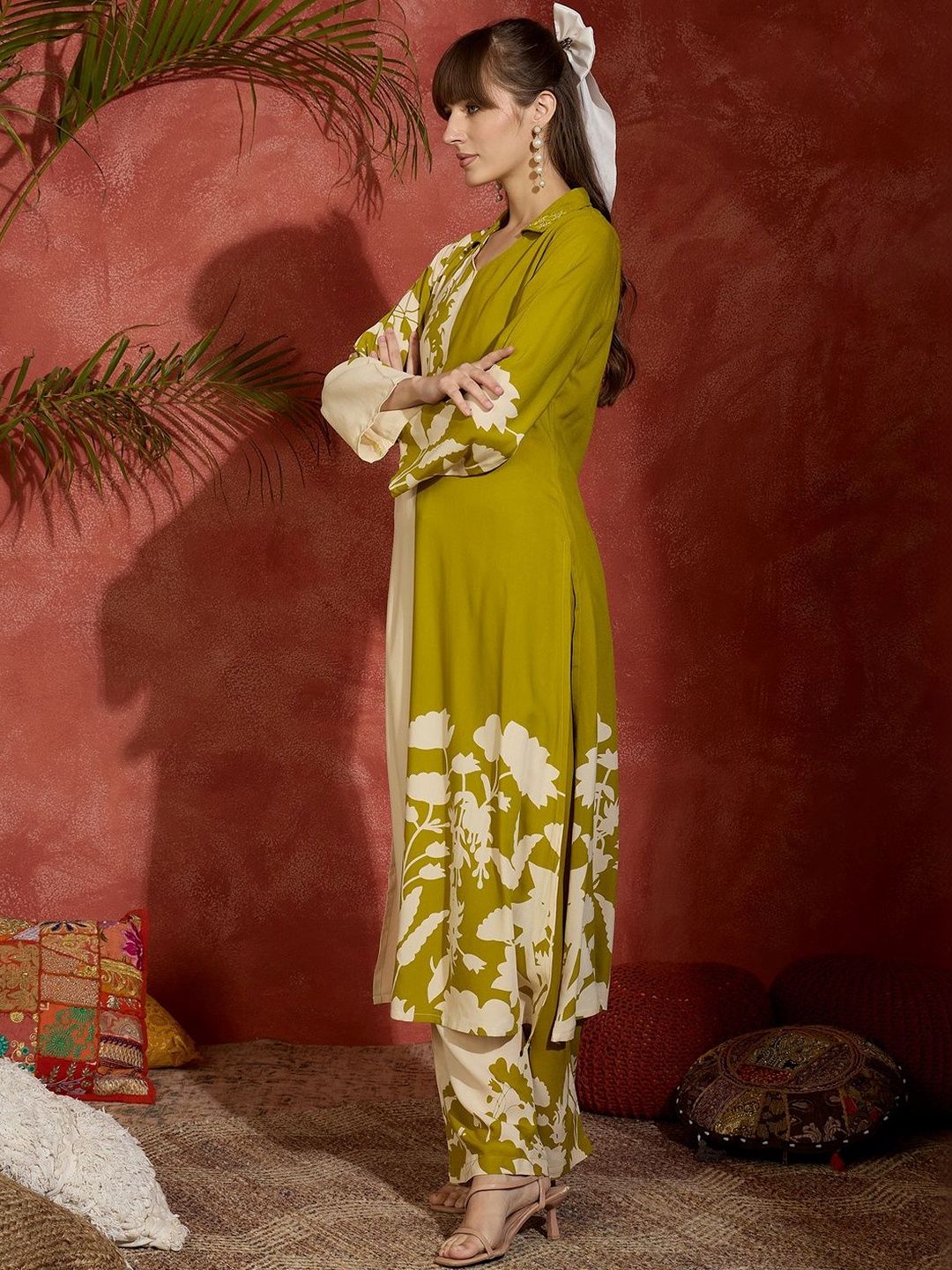 Women Floral Printed Regular Kurta with Trousers