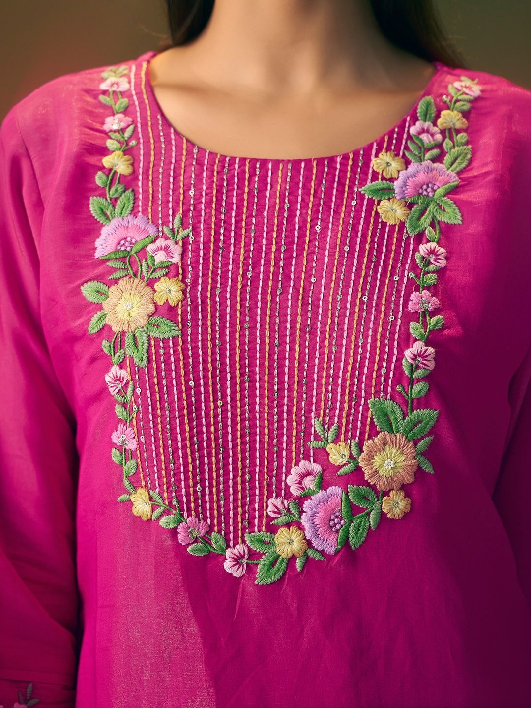 Women Floral Embroidered Thread Work Kurta With Trousers & With Dupatta