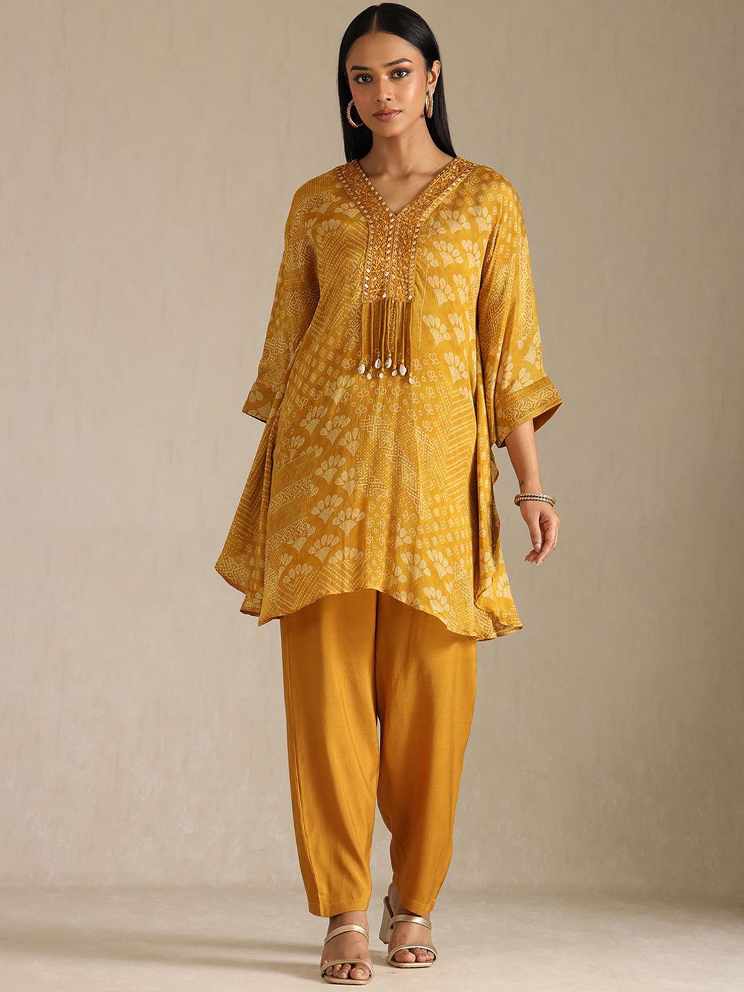 Dhiyona SO Women's Women Floral Printed Regular Sequinned Kurta with Trousers