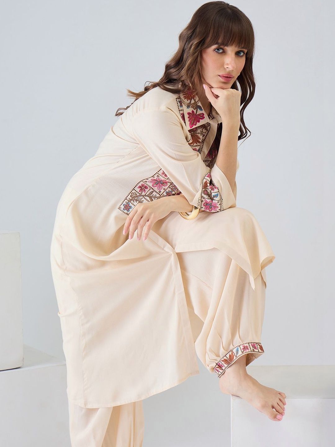 Women Floral Embroidered Regular Thread Work Kurta with Patiala