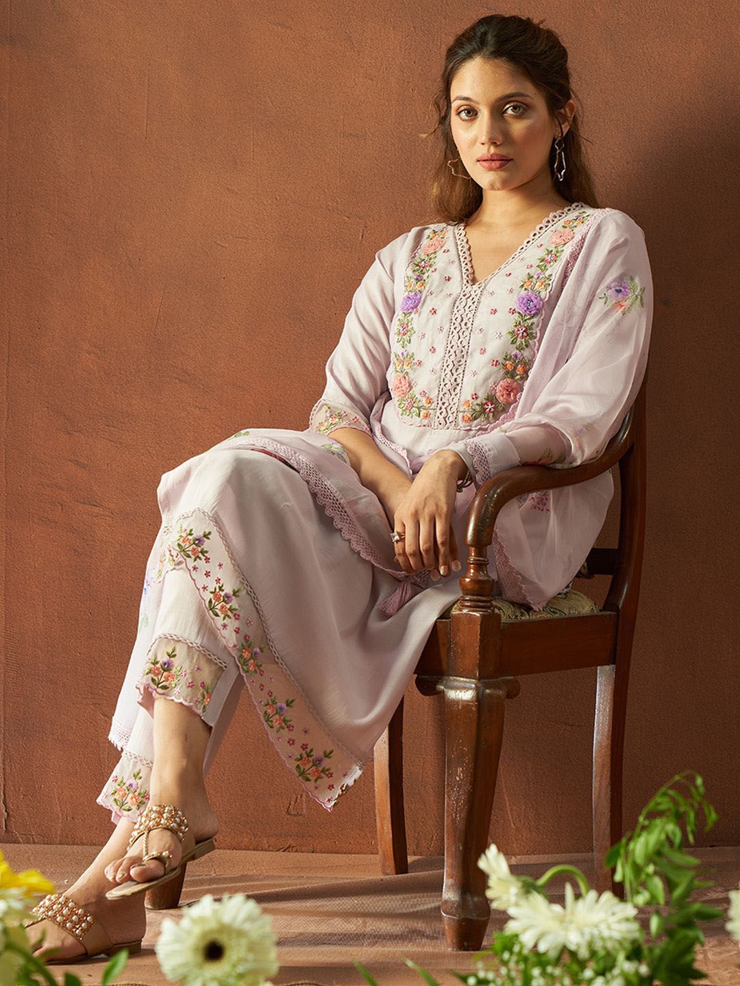 Floral Embroidered Thread Work V-Neck Straight Kurta With Trousers & Dupatta