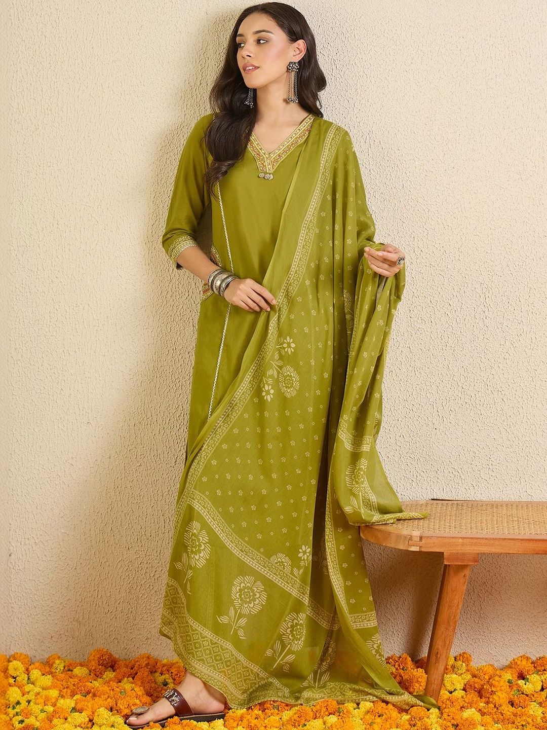 Women Ethnic Motifs Embroidered Regular Thread Work Pure Cotton Kurta with Trousers & With Dupatta