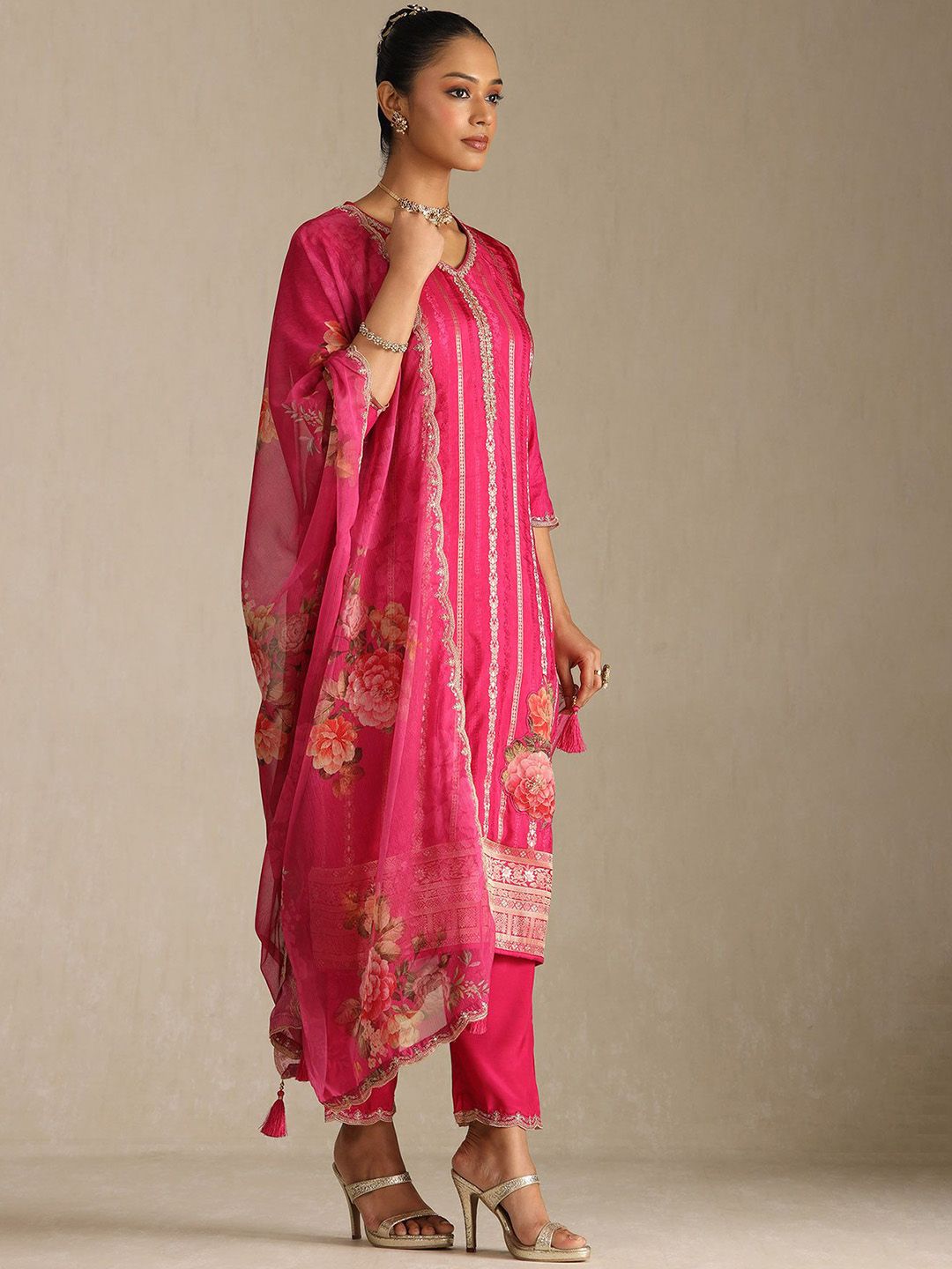 Dhiyona SO Women's Floral Woven Design V-Neck Sequinned Straight Kurta With Trousers And Dupatta