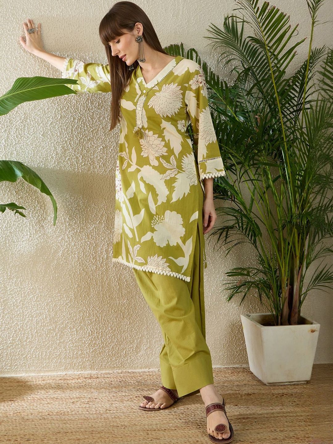 Dhiyona IE Printed V-Neck Three-Quarter Sleeves Pure Cotton Tunic And Trousers