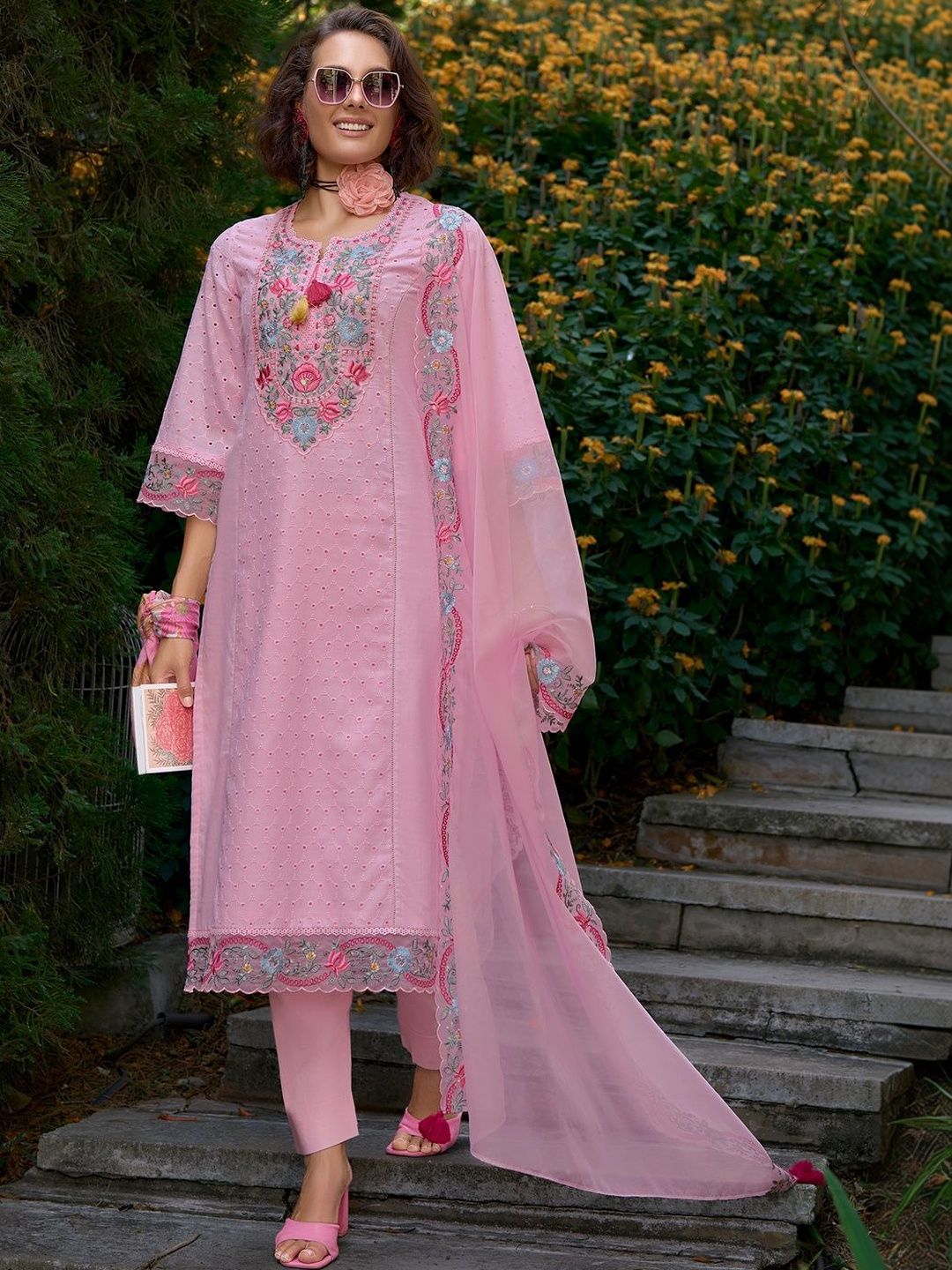 Women Floral Embroidered Regular Thread Work Pure Cotton Kurta with Trousers & With Dupatta