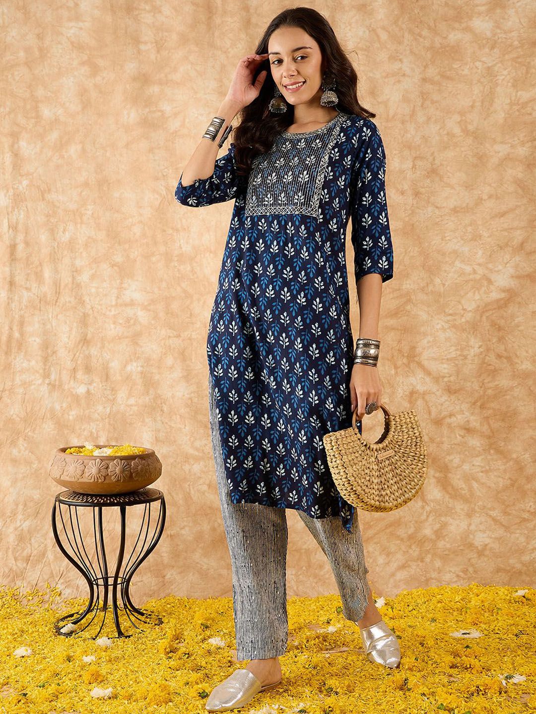 Dhiyona IE Ethnic Motifs Printed Straight Sequinned Kurta with Trousers