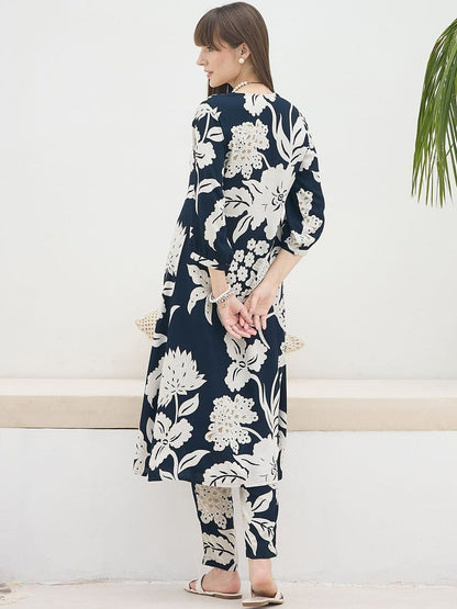Women Floral Printed Regular Kurta with Trousers