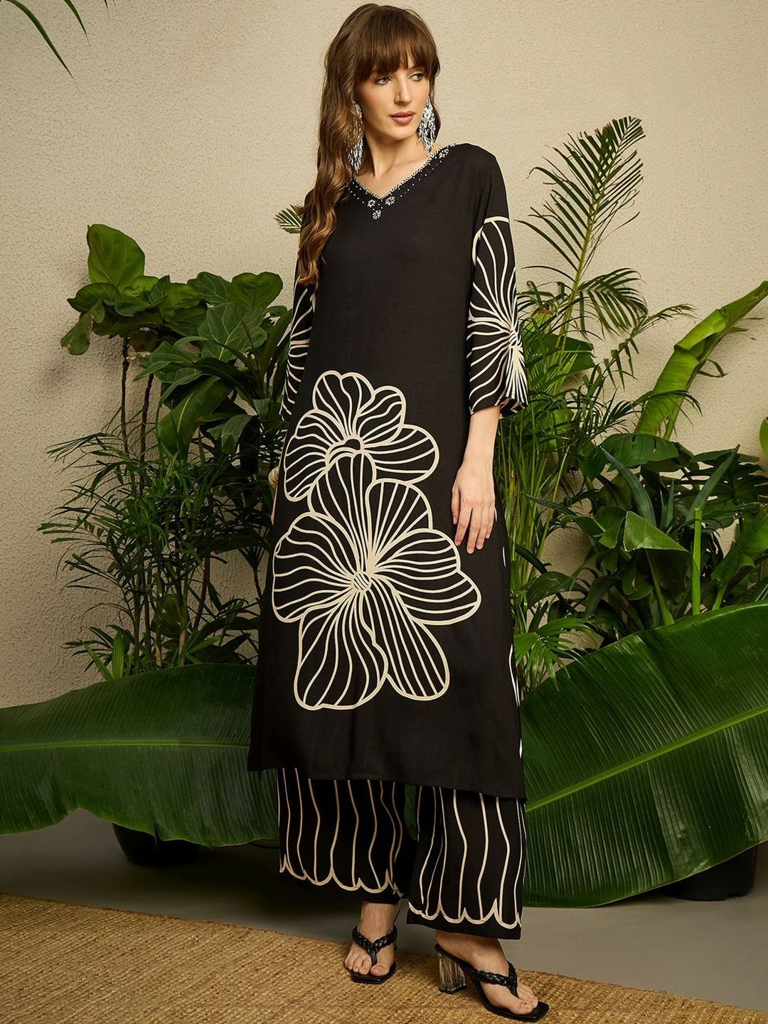 Dhiyona IE Women Floral Printed Thread Work Kurta with Palazzos