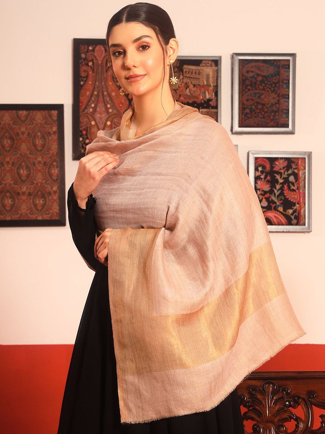 Dhiyona PA Woven Design Reversible Fringed Medium Woollen Shawl