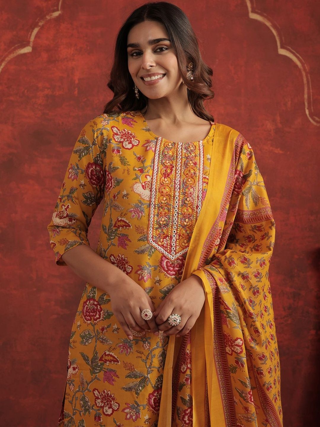 Women Floral Printed Kurta with Trousers & Dupatta