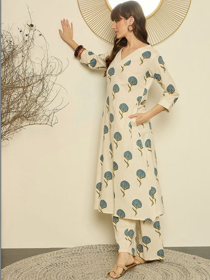 Women Floral Printed Regular Kurta with Trousers