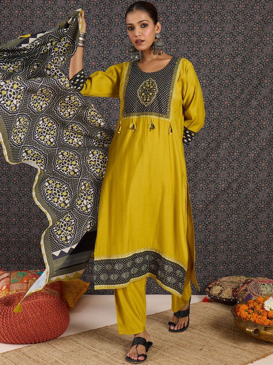 Dhiyona IE Women Ethnic Motifs Printed Regular Kurta with Trousers & With Dupatta