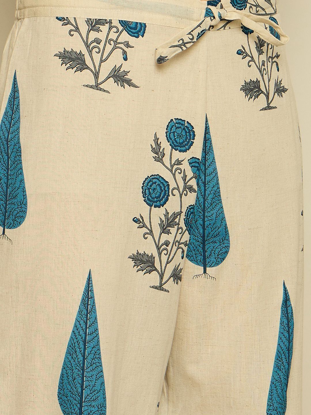 Women Floral Printed Regular Kurta with Trousers