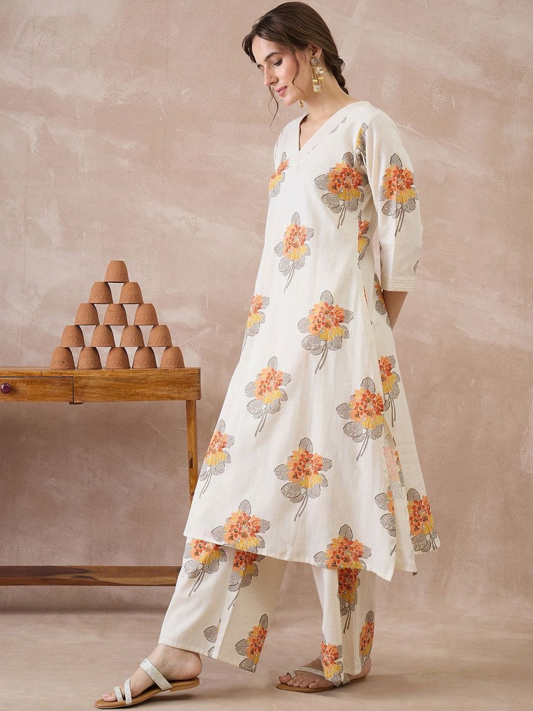 Women Floral Printed Regular Kurta with Trousers