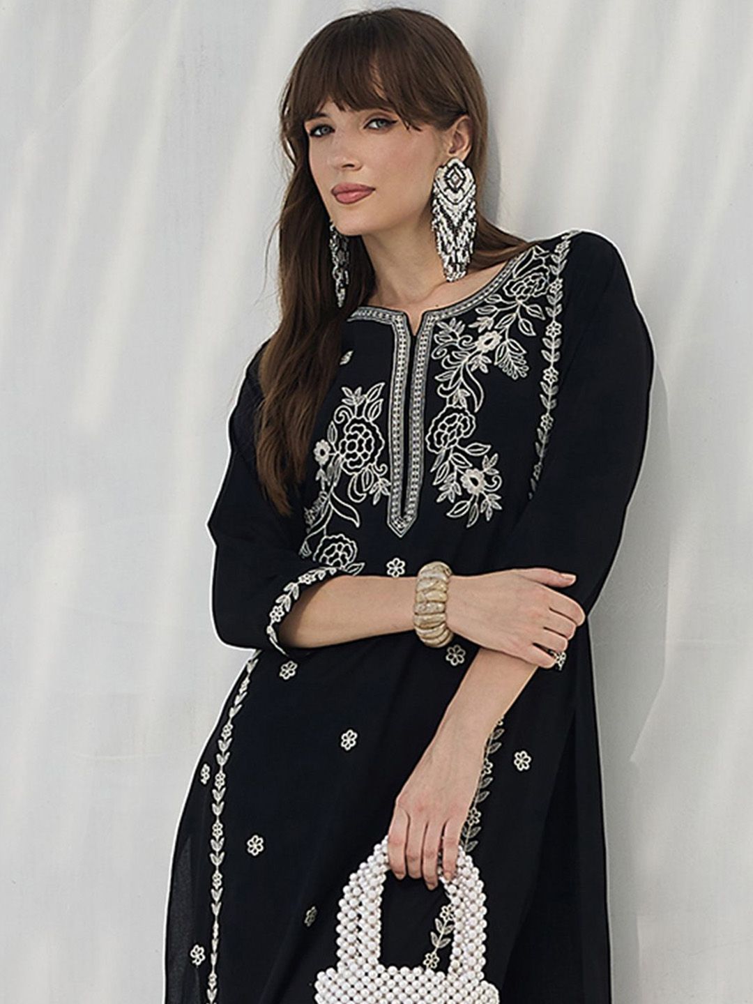Dhiyona IE Floral Embroidered Regular Thread Work Kurta With Trousers