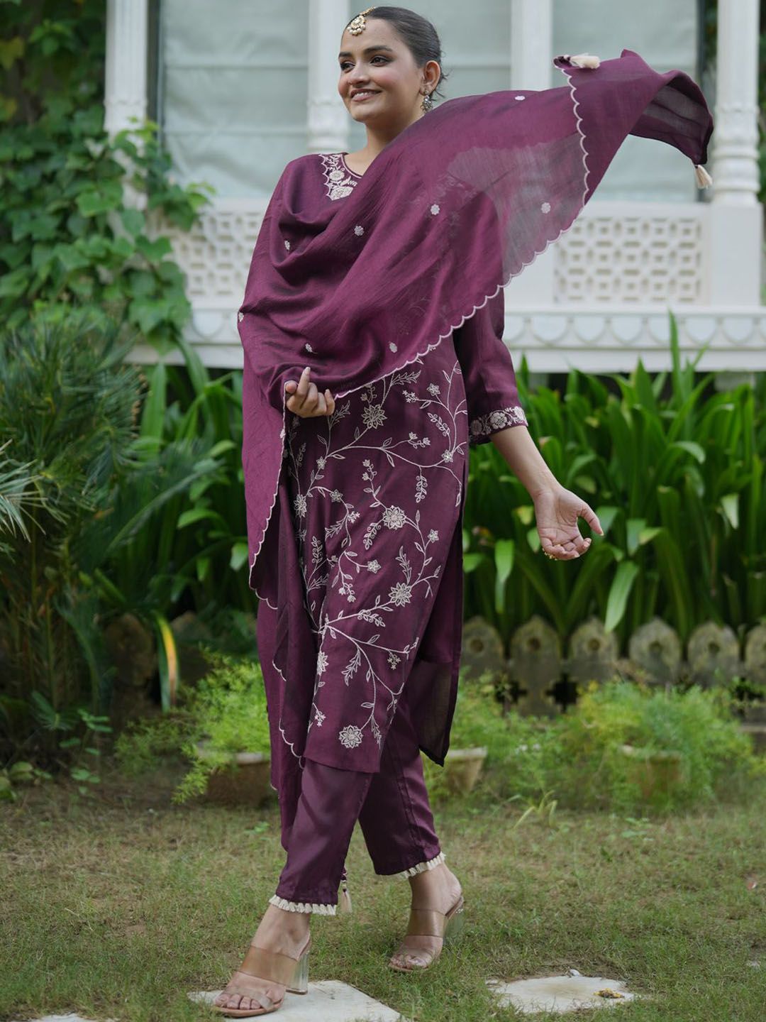 Women Floral Embroidered Regular Thread Work Kurta with Trousers With Dupatta
