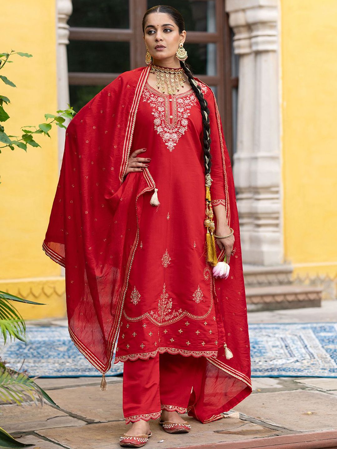 Dhiyona CH Floral Embroidered Thread Work Straight Kurta With Trousers & Dupatta
