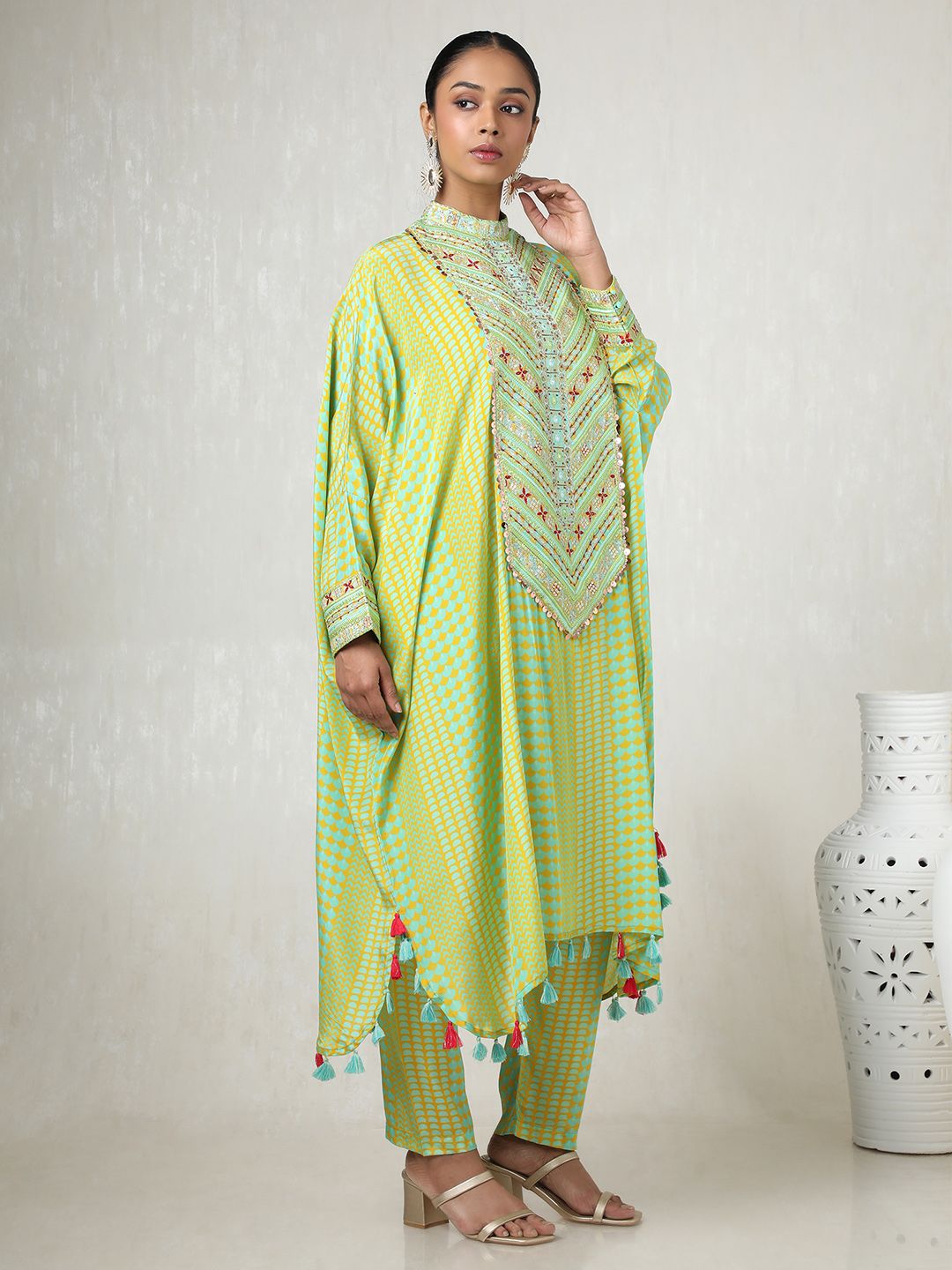 Dhiyona SO Women's Women Printed Regular Thread Work Kurta with Trousers