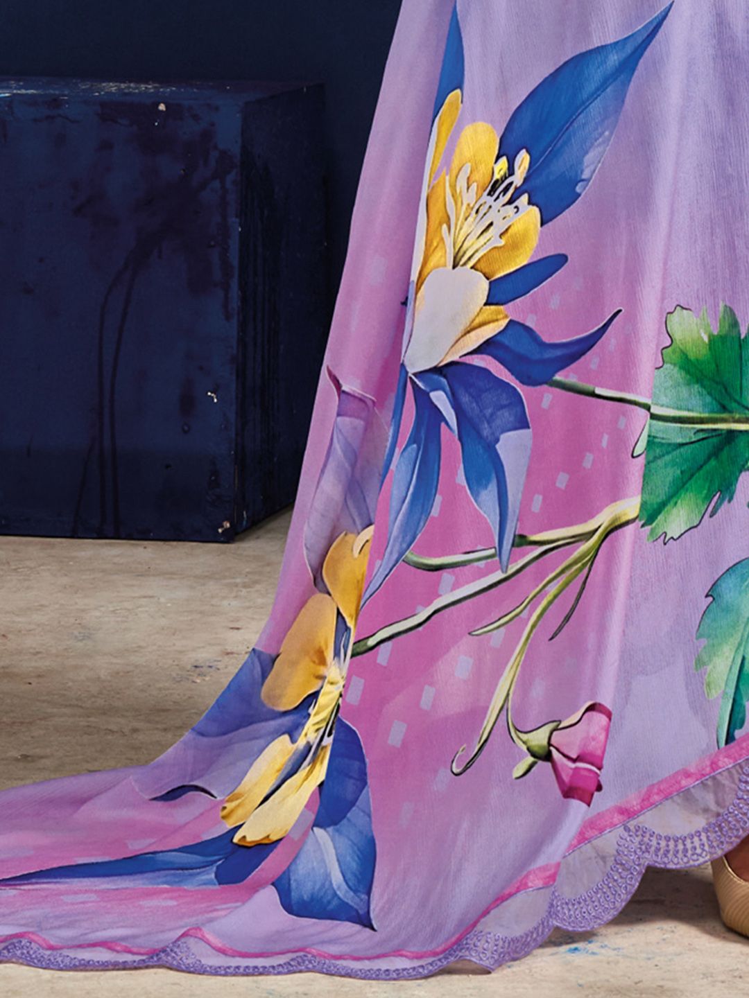 Dhiyona IE Women Floral Embroidered Regular Thread Work Kurta with Trousers & With Dupatta