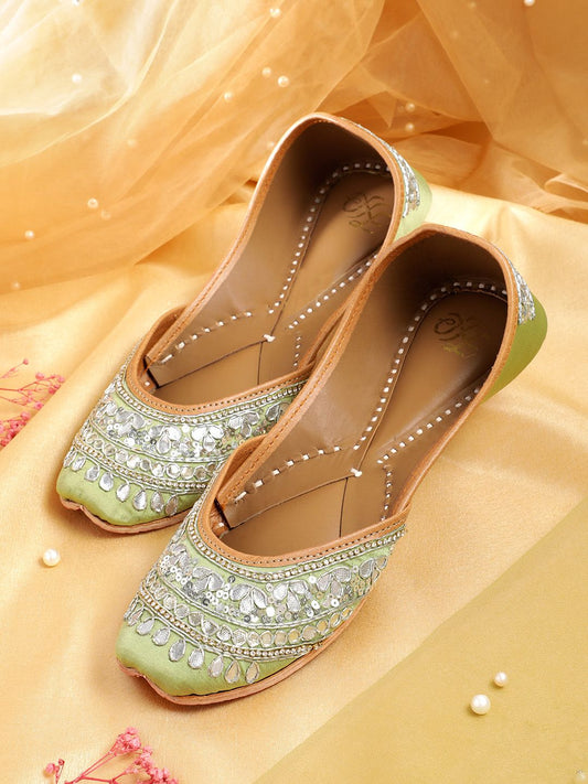 Dhiyona HOP Women Ethnic Embellished Mojaris