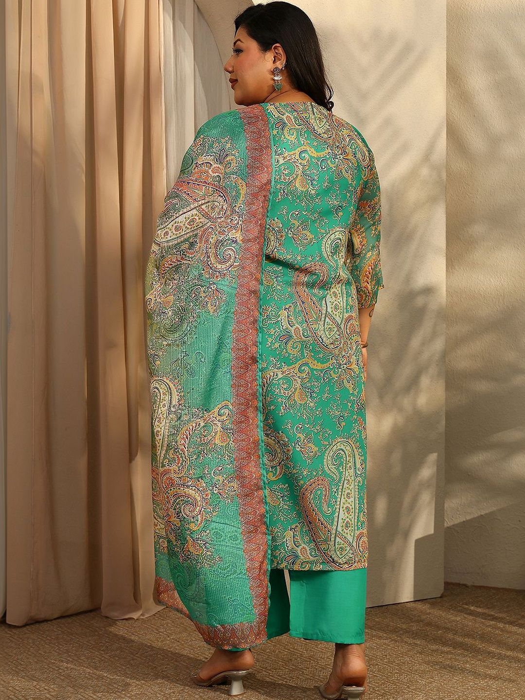 Dhiyona Women's Plus Size Paisley Printed Kurta with Trousers & With Dupatta