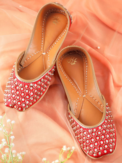 Dhiyona HOP Women Embellished Ethnic Mojaris Flats