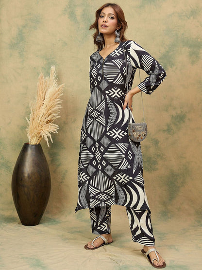 Dhiyona VA Women's Geometric Printed V-Neck Kurta with Trousers