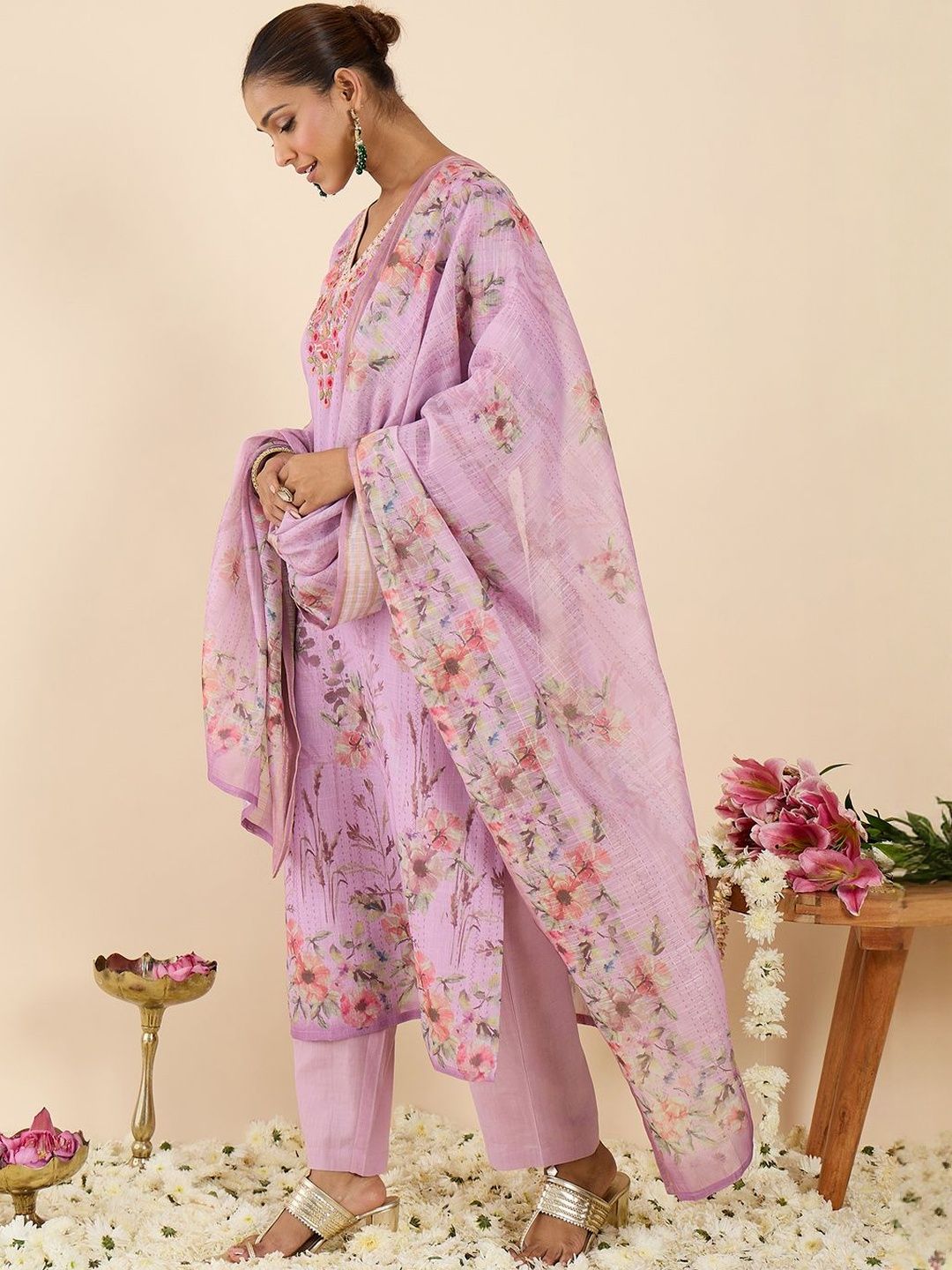 Women Floral Printed Regular Thread Work Linen Kurta with Trousers & With Dupatta