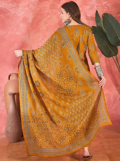Dhiyona SN Women's Floral Printed Notch Neck Beads and Stones Pure Cotton Kurta & Trousers & Dupatta