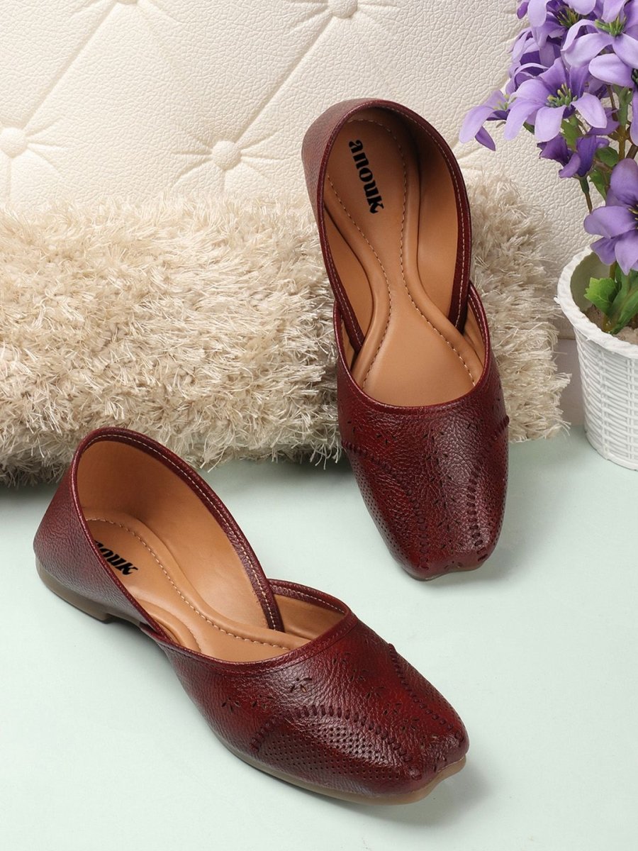Dhiyona AK Women Synthetic Leather Mojaris