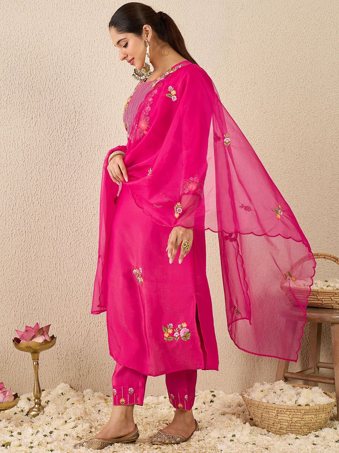 Women Floral Embroidered Regular Thread Work Kurta With Trousers & Dupatta