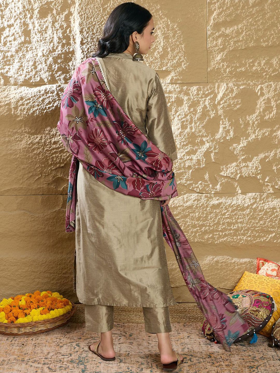 Dhiyona IE Women Floral Embroidered Regular Thread Work Kurta with Trousers & Dupatta