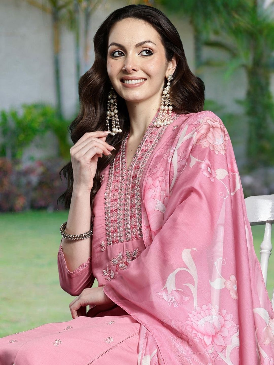 Dhiyona IE Women Floral Embroidered Regular Thread Work Kurta with Trousers & With Dupatta