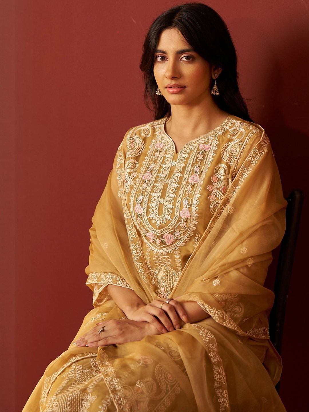 Floral Embroidered Straight V-Neck Thread Work Kurta & Trousers Dupatta