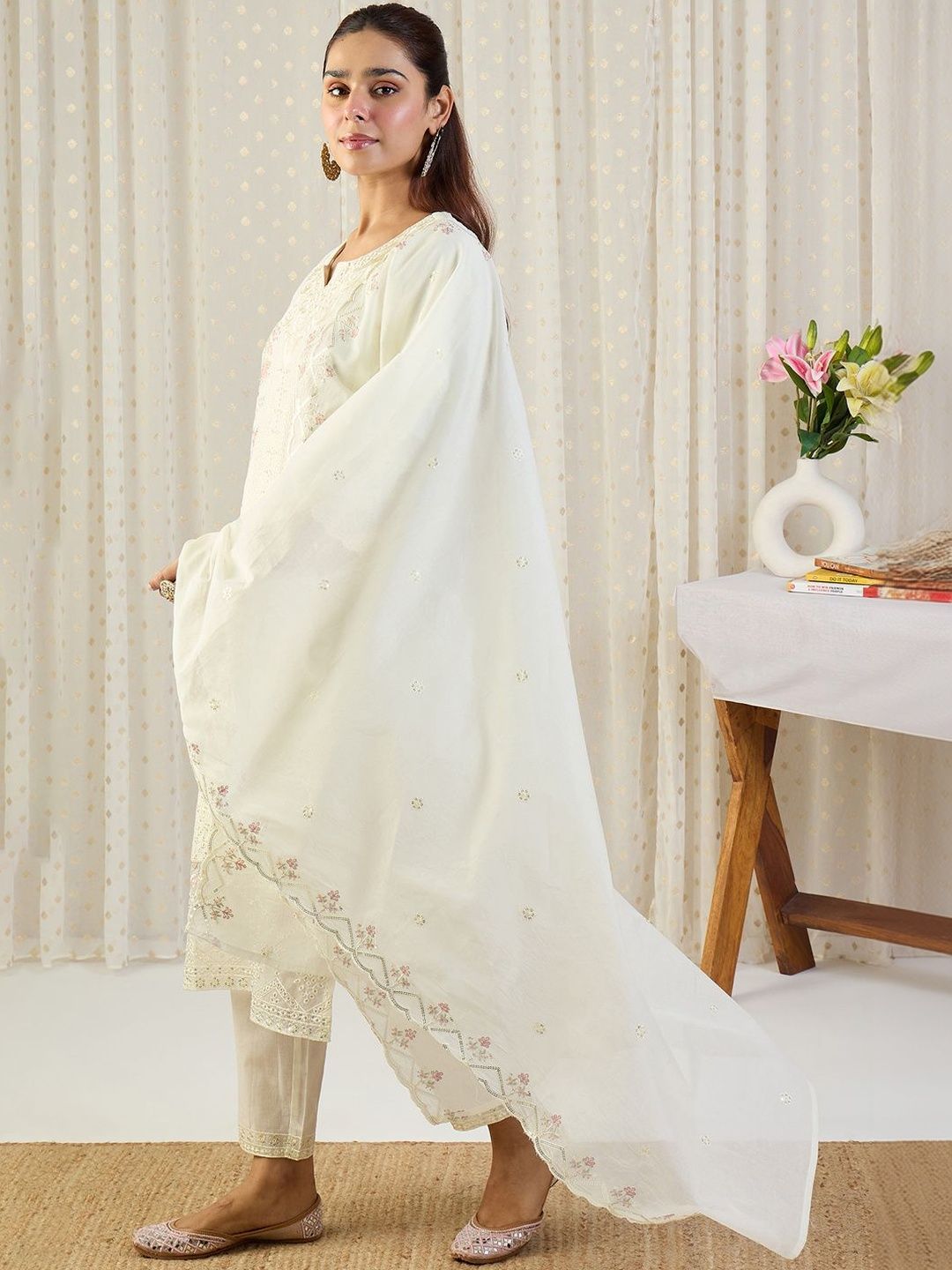 Floral Embroidered Thread Work Pure Cotton Kurta With Trousers & Dupatta
