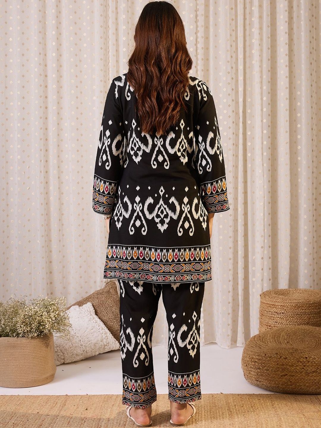 Ethnic Motifs Printed Straight Kurta With Trouser